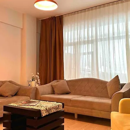 Besiktasin Merkezinde 2+1 House דירה
